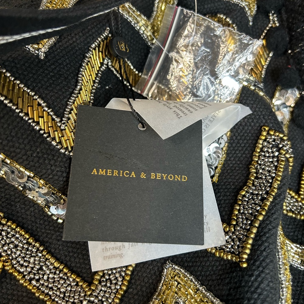 NWT- America and Beyond - Weekend Travel Bag - Chevron Black Gold